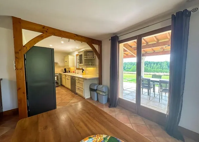 Cosy Remote Work Retreat 9 Guests Aubeterre 度假居