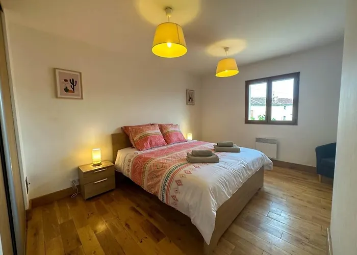 Cosy Remote Work Retreat 9 Guests Aubeterre *