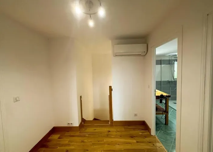 Cosy Remote Work Retreat 9 Guests Aubeterre 度假居