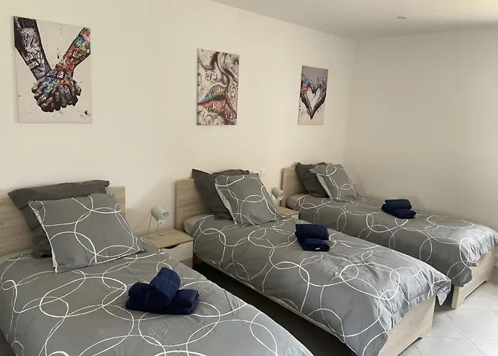 Cosy Remote Work Retreat 9 Guests Aubeterre 度假居 *