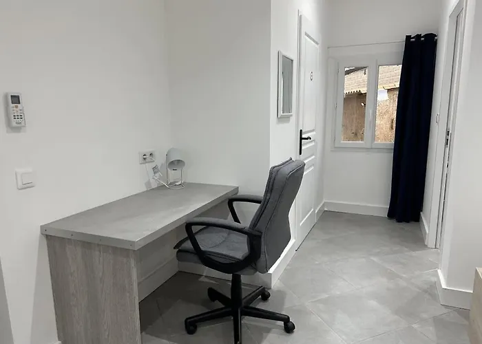 Cosy Remote Work Retreat 9 Guests Aubeterre 度假居 *