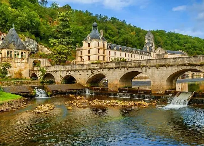 Cosy Remote Work Retreat 9 Guests Aubeterre 度假居 *